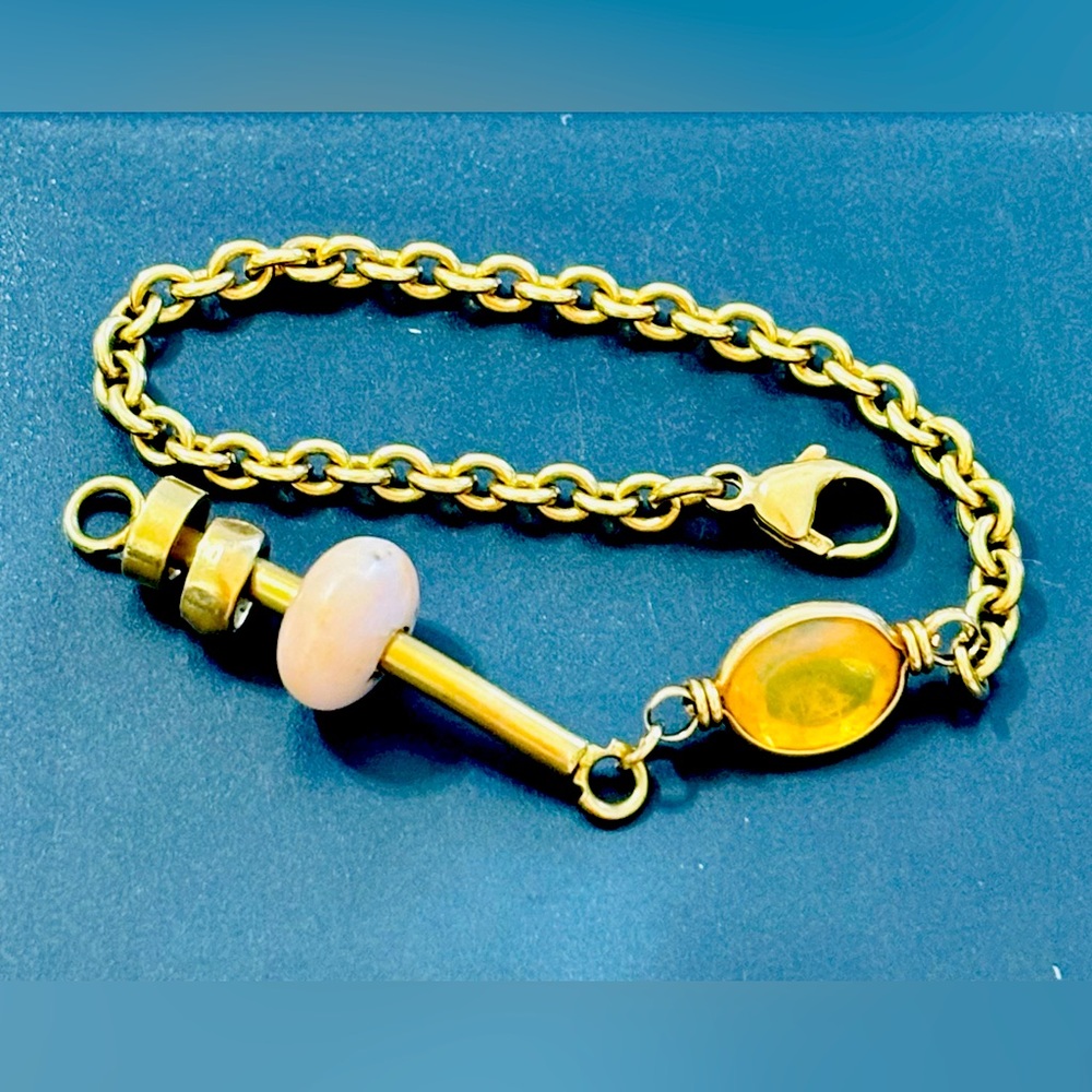 BETH ORDUNA - SOLID 18K GOLD ORANGE OPAL CHARM BRACELET - 11.4 GRAMS